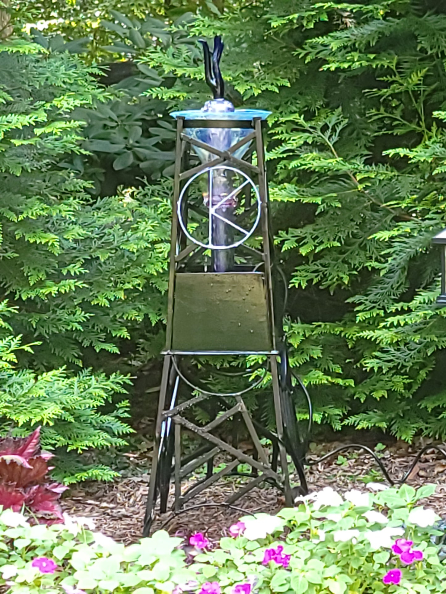Steel and borosilicate garden fountain