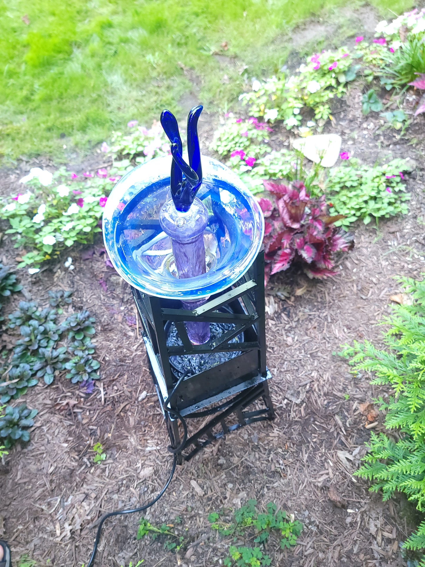 Steel and borosilicate garden fountain