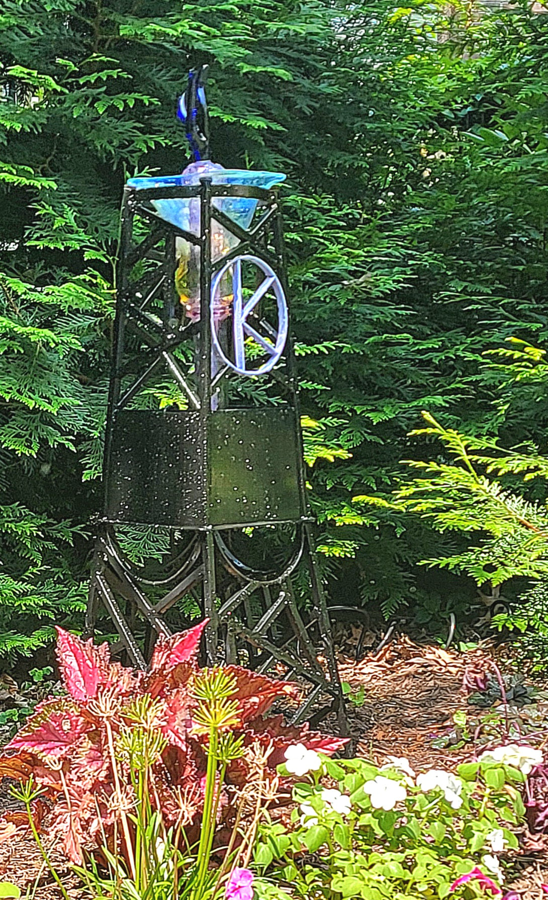 Steel and borosilicate garden fountain