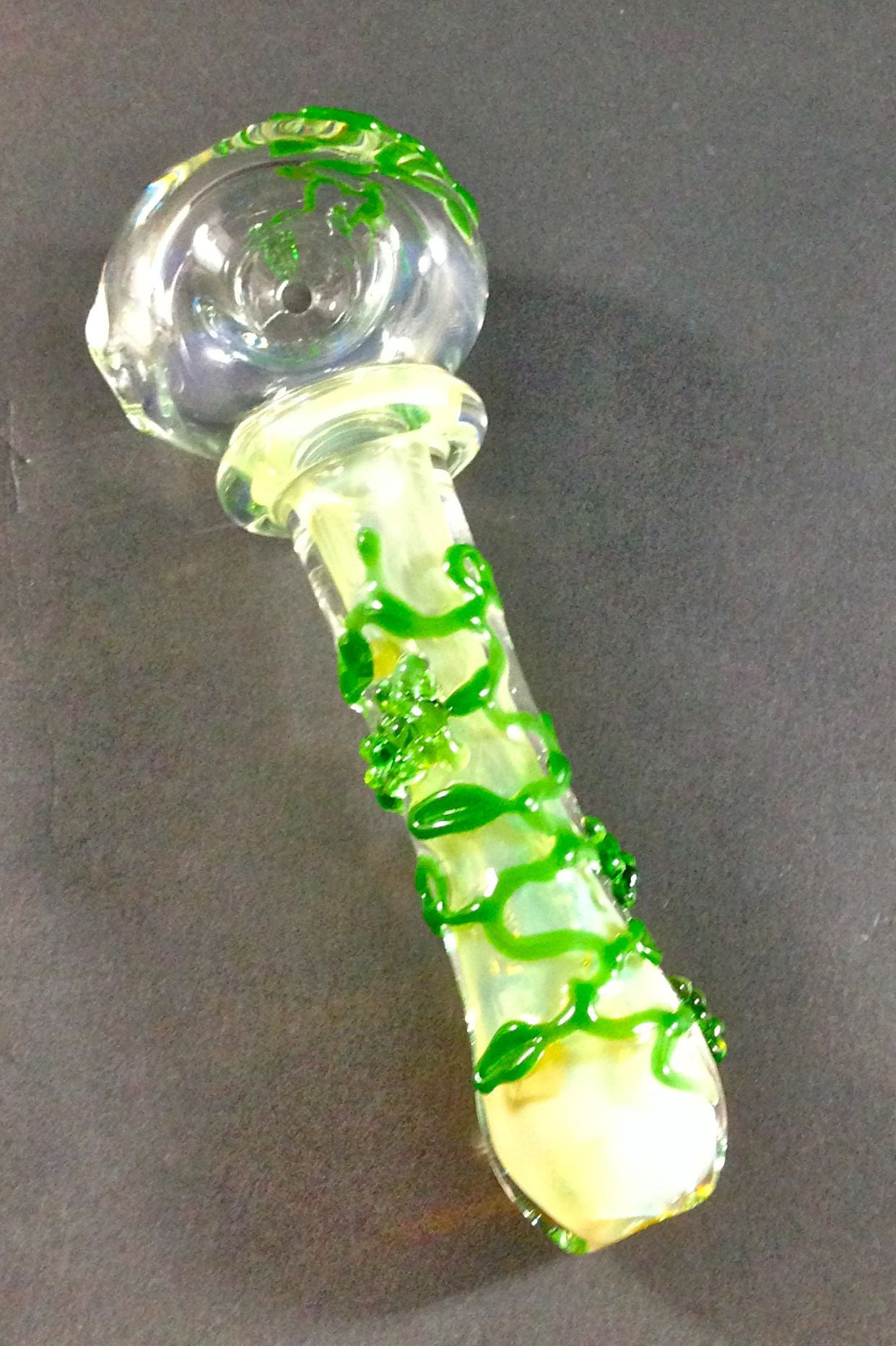 Grape Vine Spoon Pipe by, Mouse